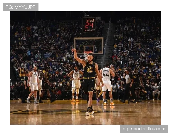 斯托克顿无球掩护制造错位，助攻效率拉开同位置差距