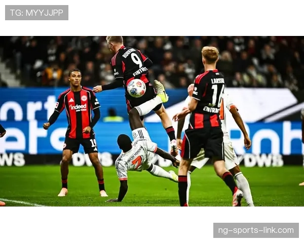 拜仁防线问题持续暴露：近期表现波动，对争冠形势产生影响